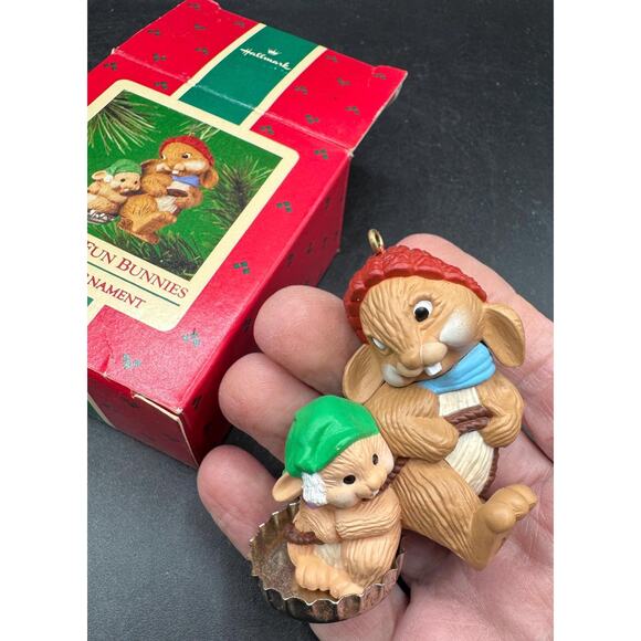 1985 Hallmark Keepsake Christmas Ornament Bottlecap Fun Bunnies MIB! -32D - Picture 5 of 7